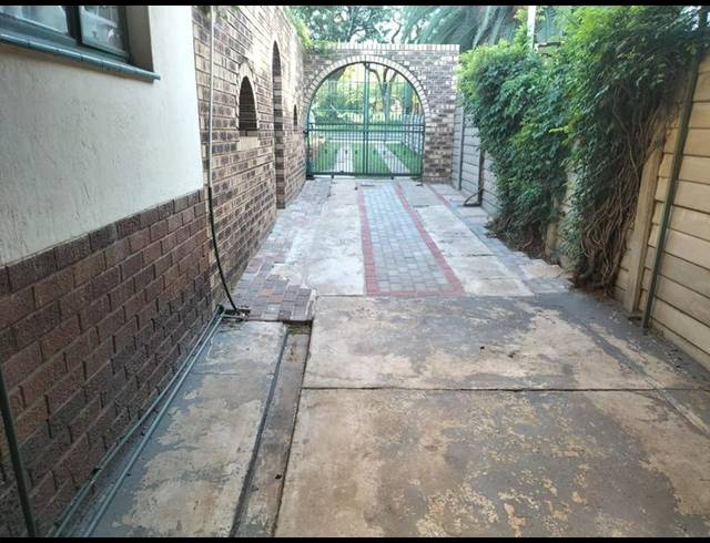 4 BEDROOM HOUSE FOR SALE IN PRETORIA GARDENS